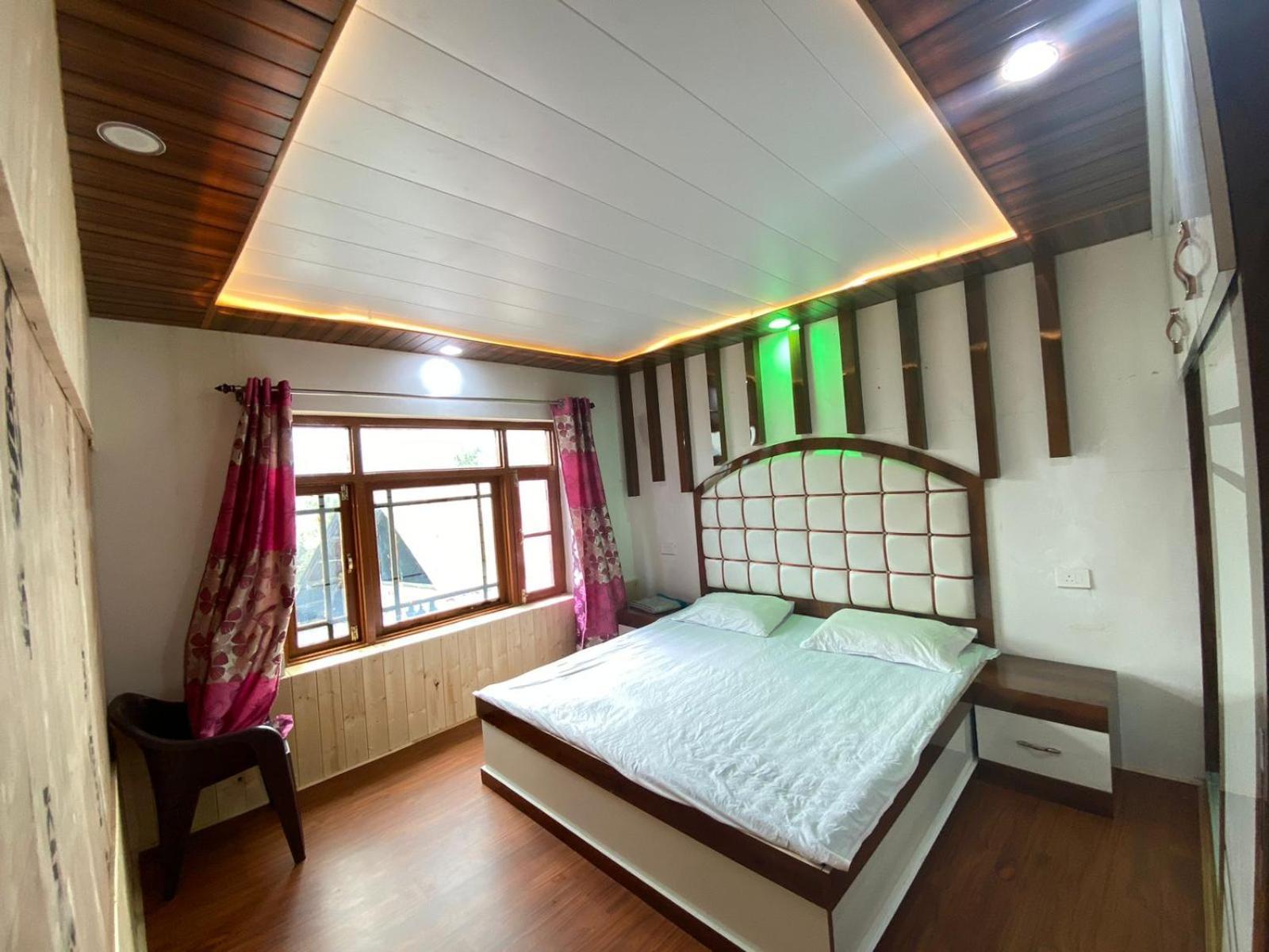Sheen Homestay グルマルグ エクステリア 写真