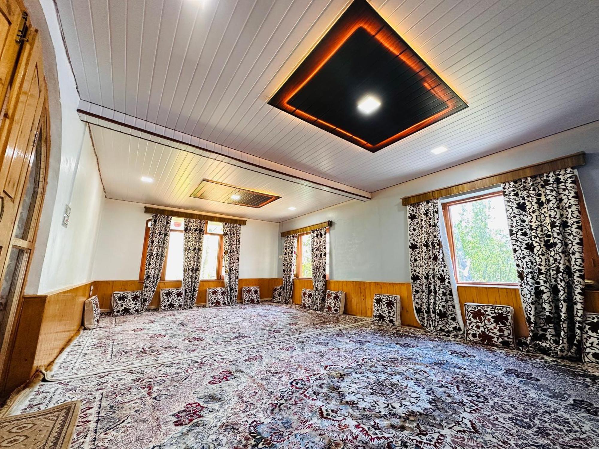 Sheen Homestay グルマルグ エクステリア 写真